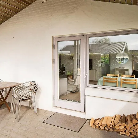 6 Person Holiday In *